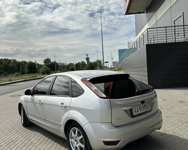 Серый Форд Фокус, объемом двигателя 1.6 л и пробегом 300 тыс. км за 6500 $, фото 5 на Automoto.ua
