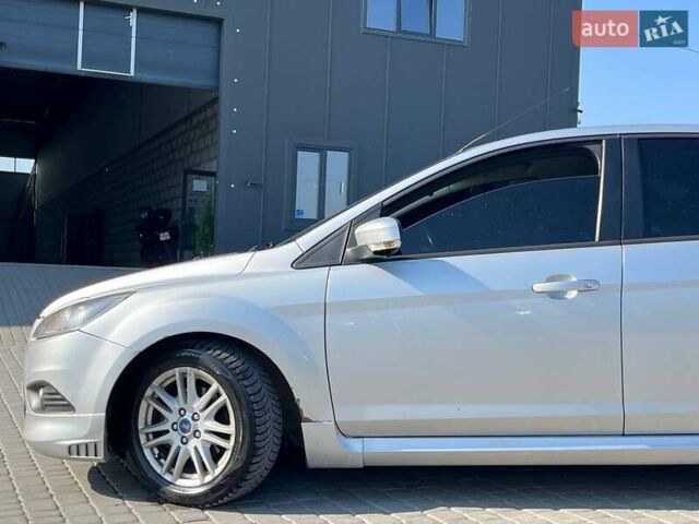 Серый Форд Фокус, объемом двигателя 1.6 л и пробегом 331 тыс. км за 5790 $, фото 6 на Automoto.ua