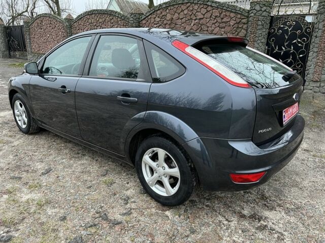 Серый Форд Фокус, объемом двигателя 1.6 л и пробегом 150 тыс. км за 5800 $, фото 4 на Automoto.ua