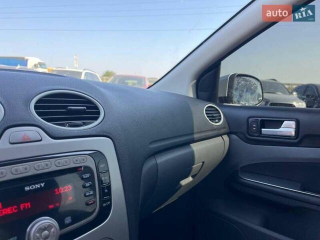 Серый Форд Фокус, объемом двигателя 1.6 л и пробегом 331 тыс. км за 5790 $, фото 28 на Automoto.ua