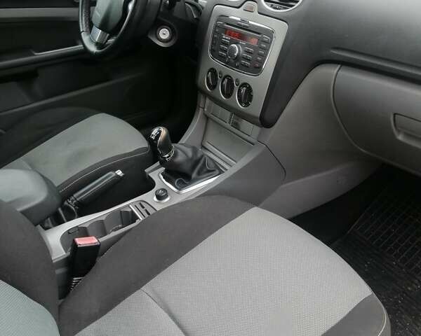 Сірий Форд Фокус, об'ємом двигуна 1.6 л та пробігом 161 тис. км за 5000 $, фото 12 на Automoto.ua