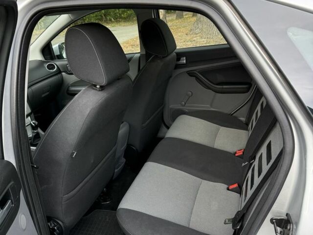 Сірий Форд Фокус, об'ємом двигуна 1.6 л та пробігом 138 тис. км за 6999 $, фото 11 на Automoto.ua