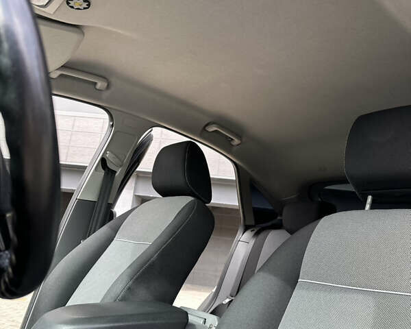 Серый Форд Фокус, объемом двигателя 1.6 л и пробегом 300 тыс. км за 6500 $, фото 19 на Automoto.ua