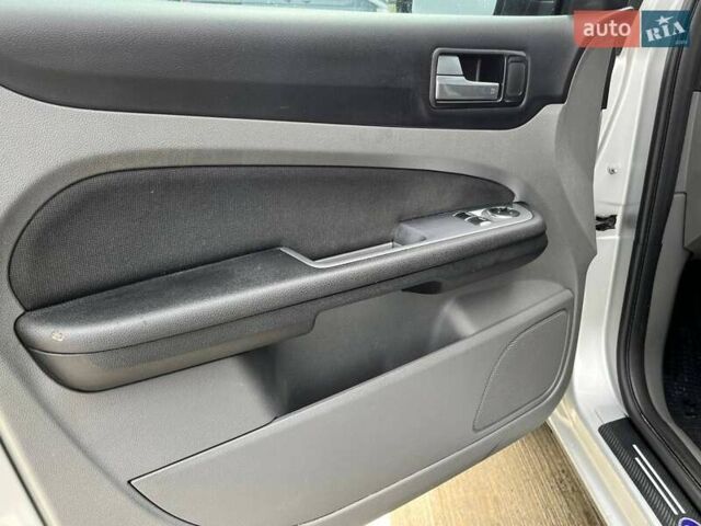 Сірий Форд Фокус, об'ємом двигуна 1.6 л та пробігом 138 тис. км за 5150 $, фото 22 на Automoto.ua