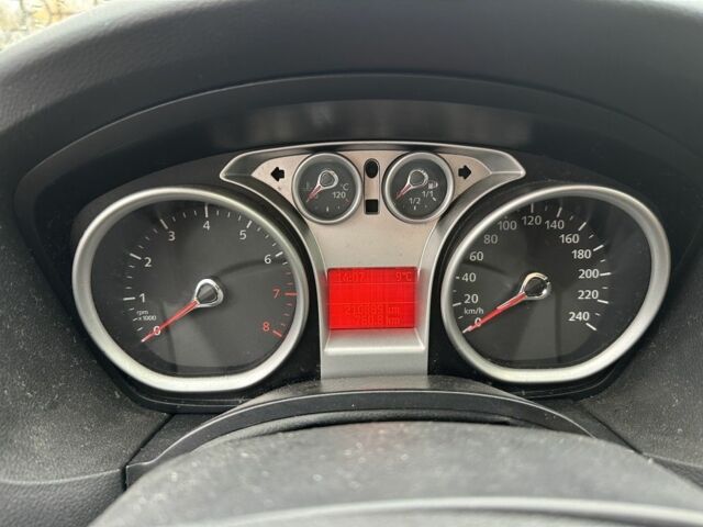 Серый Форд Фокус, объемом двигателя 1.6 л и пробегом 211 тыс. км за 5000 $, фото 5 на Automoto.ua