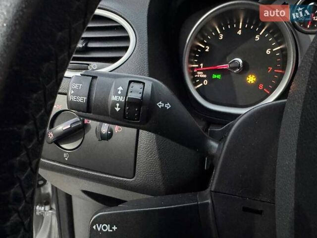 Сірий Форд Фокус, об'ємом двигуна 2 л та пробігом 193 тис. км за 5890 $, фото 12 на Automoto.ua