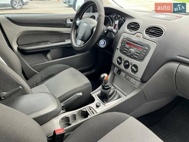 Сірий Форд Фокус, об'ємом двигуна 1.6 л та пробігом 138 тис. км за 5150 $, фото 29 на Automoto.ua