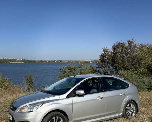 Серый Форд Фокус, объемом двигателя 1.6 л и пробегом 171 тыс. км за 6600 $, фото 2 на Automoto.ua