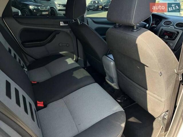 Серый Форд Фокус, объемом двигателя 1.6 л и пробегом 331 тыс. км за 5790 $, фото 20 на Automoto.ua