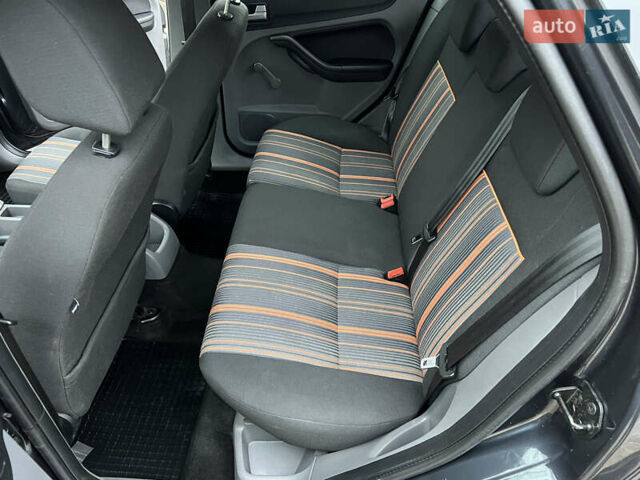 Сірий Форд Фокус, об'ємом двигуна 1.6 л та пробігом 150 тис. км за 5800 $, фото 15 на Automoto.ua