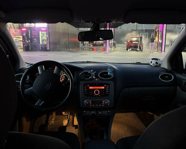 Серый Форд Фокус, объемом двигателя 1.8 л и пробегом 220 тыс. км за 4800 $, фото 13 на Automoto.ua