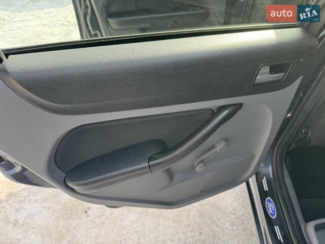 Серый Форд Фокус, объемом двигателя 1.6 л и пробегом 97 тыс. км за 5300 $, фото 36 на Automoto.ua