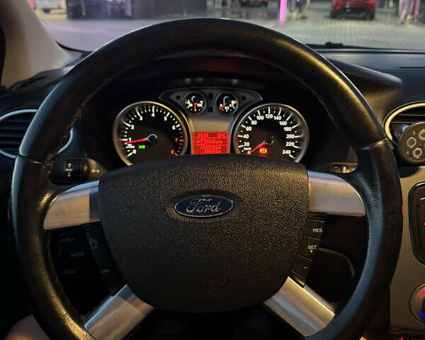 Серый Форд Фокус, объемом двигателя 1.8 л и пробегом 220 тыс. км за 4800 $, фото 18 на Automoto.ua