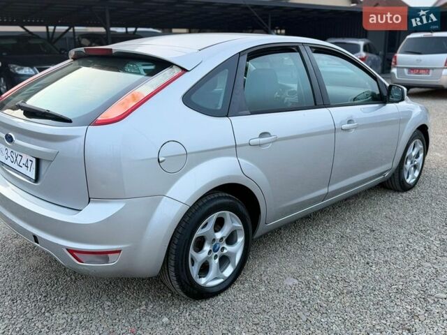 Сірий Форд Фокус, об'ємом двигуна 1.6 л та пробігом 200 тис. км за 4999 $, фото 5 на Automoto.ua