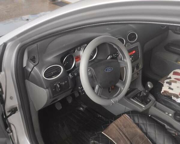 Сірий Форд Фокус, об'ємом двигуна 1.8 л та пробігом 388 тис. км за 5700 $, фото 3 на Automoto.ua