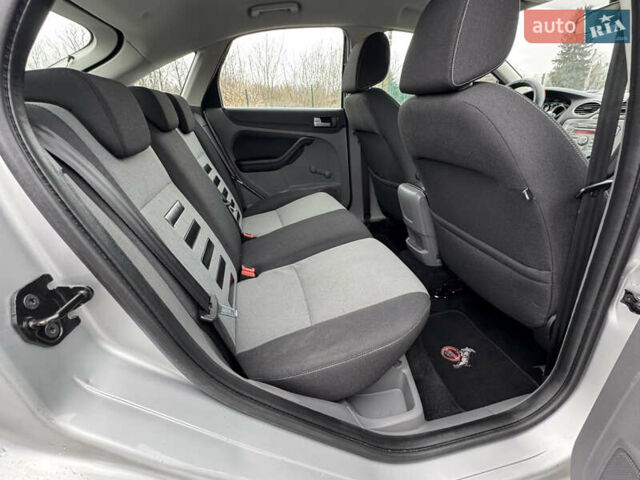 Сірий Форд Фокус, об'ємом двигуна 1.6 л та пробігом 188 тис. км за 5550 $, фото 42 на Automoto.ua