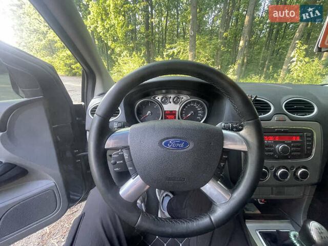 Серый Форд Фокус, объемом двигателя 1.56 л и пробегом 253 тыс. км за 5700 $, фото 7 на Automoto.ua