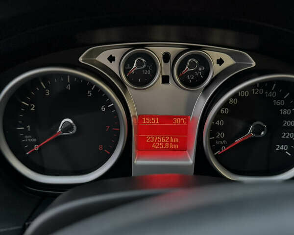 Серый Форд Фокус, объемом двигателя 1.6 л и пробегом 237 тыс. км за 5100 $, фото 7 на Automoto.ua