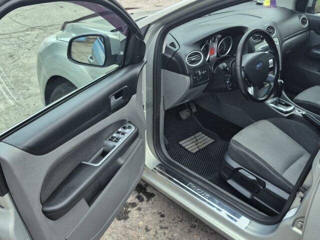 Серый Форд Фокус, объемом двигателя 2 л и пробегом 185 тыс. км за 7400 $, фото 4 на Automoto.ua