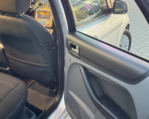 Серый Форд Фокус, объемом двигателя 1.8 л и пробегом 220 тыс. км за 4800 $, фото 27 на Automoto.ua