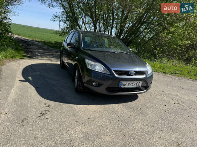 Серый Форд Фокус, объемом двигателя 1.6 л и пробегом 288 тыс. км за 5300 $, фото 2 на Automoto.ua