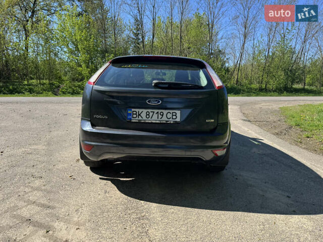 Серый Форд Фокус, объемом двигателя 1.6 л и пробегом 288 тыс. км за 5300 $, фото 3 на Automoto.ua