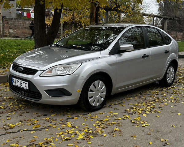 Серый Форд Фокус, объемом двигателя 1.39 л и пробегом 228 тыс. км за 3999 $, фото 8 на Automoto.ua