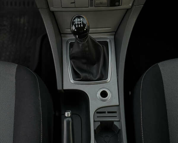 Серый Форд Фокус, объемом двигателя 1.6 л и пробегом 237 тыс. км за 5100 $, фото 11 на Automoto.ua