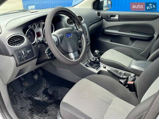 Сірий Форд Фокус, об'ємом двигуна 1.6 л та пробігом 138 тис. км за 5150 $, фото 21 на Automoto.ua