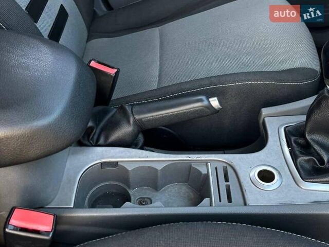 Серый Форд Фокус, объемом двигателя 1.6 л и пробегом 331 тыс. км за 5790 $, фото 15 на Automoto.ua