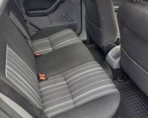 Серый Форд Фокус, объемом двигателя 1.4 л и пробегом 190 тыс. км за 5500 $, фото 4 на Automoto.ua