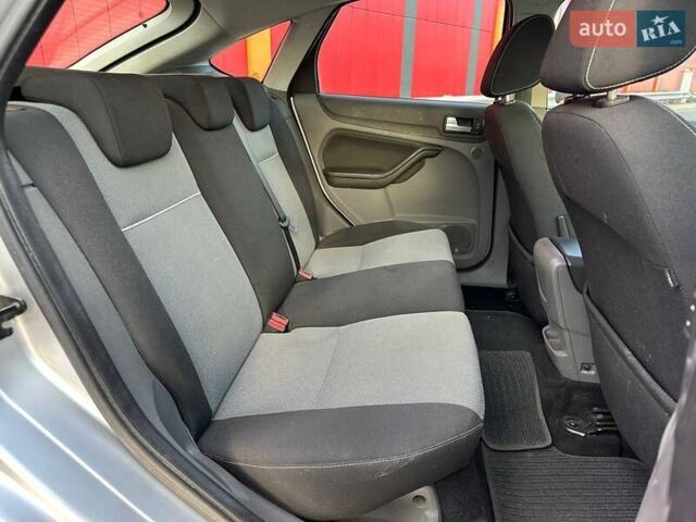 Серый Форд Фокус, объемом двигателя 2 л и пробегом 267 тыс. км за 5990 $, фото 10 на Automoto.ua