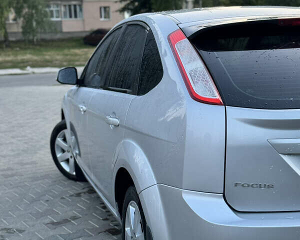Серый Форд Фокус, объемом двигателя 1.6 л и пробегом 241 тыс. км за 5900 $, фото 6 на Automoto.ua