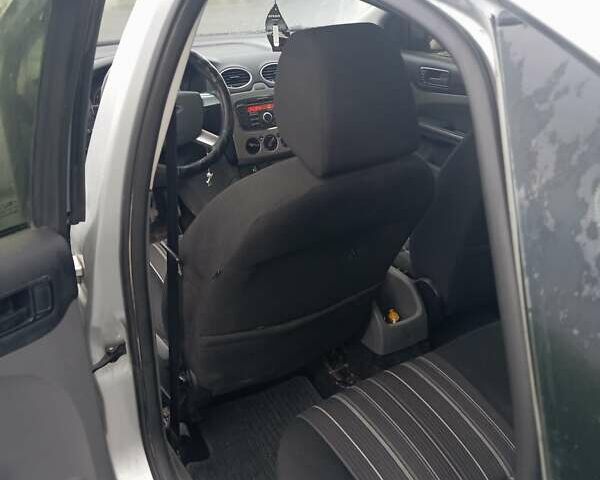 Сірий Форд Фокус, об'ємом двигуна 1.39 л та пробігом 276 тис. км за 4650 $, фото 5 на Automoto.ua