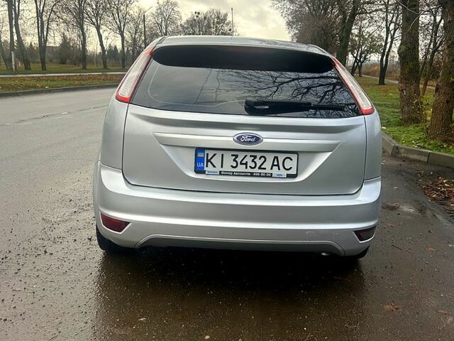 Серый Форд Фокус, объемом двигателя 1.6 л и пробегом 241 тыс. км за 5700 $, фото 4 на Automoto.ua