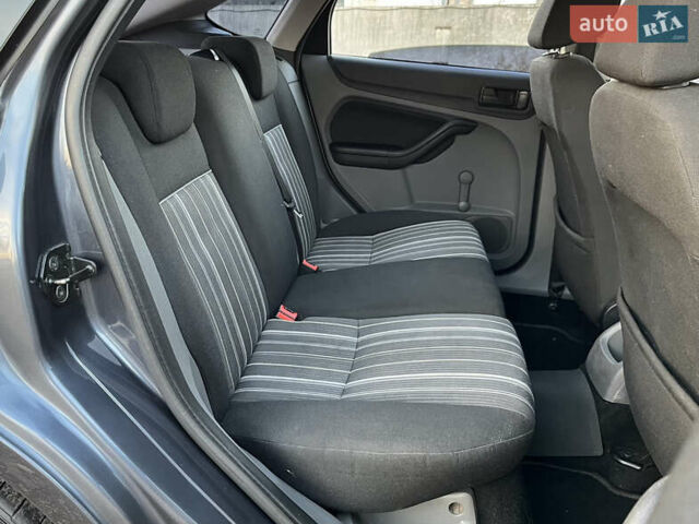 Серый Форд Фокус, объемом двигателя 1.4 л и пробегом 220 тыс. км за 5790 $, фото 9 на Automoto.ua