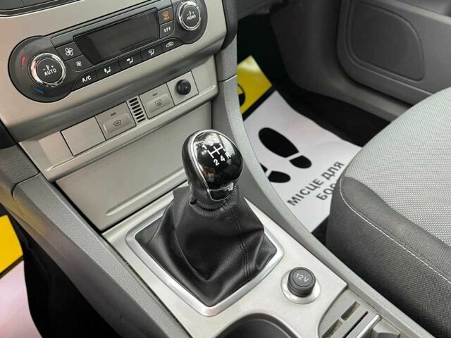 Серый Форд Фокус, объемом двигателя 1.6 л и пробегом 184 тыс. км за 6500 $, фото 13 на Automoto.ua