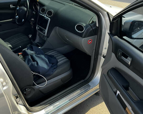 Сірий Форд Фокус, об'ємом двигуна 1.6 л та пробігом 274 тис. км за 7000 $, фото 17 на Automoto.ua