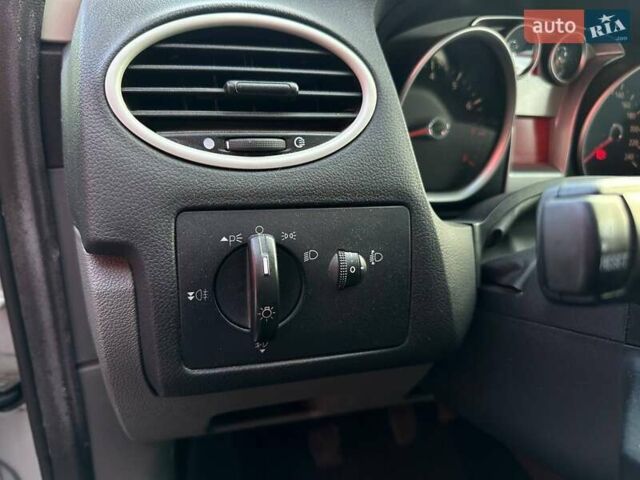 Серый Форд Фокус, объемом двигателя 2 л и пробегом 267 тыс. км за 5990 $, фото 16 на Automoto.ua