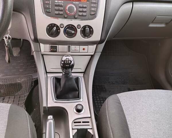 Серый Форд Фокус, объемом двигателя 1.6 л и пробегом 365 тыс. км за 5700 $, фото 24 на Automoto.ua