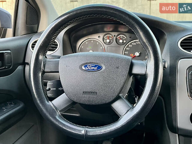 Серый Форд Фокус, объемом двигателя 1.4 л и пробегом 220 тыс. км за 5790 $, фото 12 на Automoto.ua