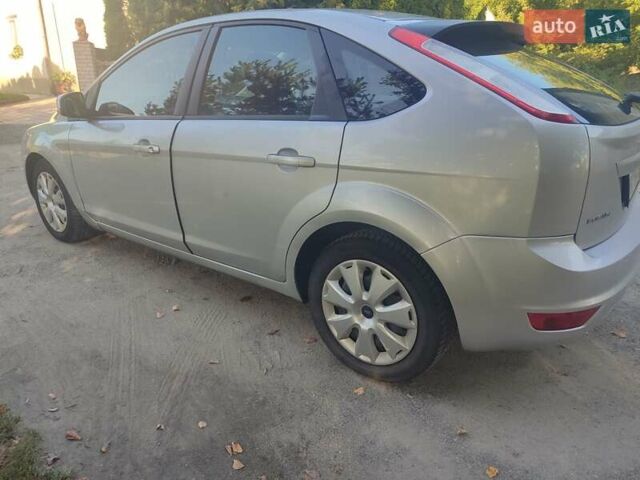 Серый Форд Фокус, объемом двигателя 1.6 л и пробегом 260 тыс. км за 5500 $, фото 1 на Automoto.ua