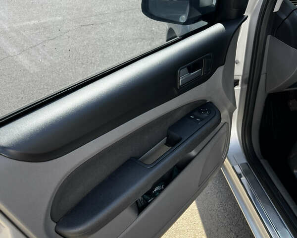 Сірий Форд Фокус, об'ємом двигуна 1.6 л та пробігом 274 тис. км за 7000 $, фото 9 на Automoto.ua