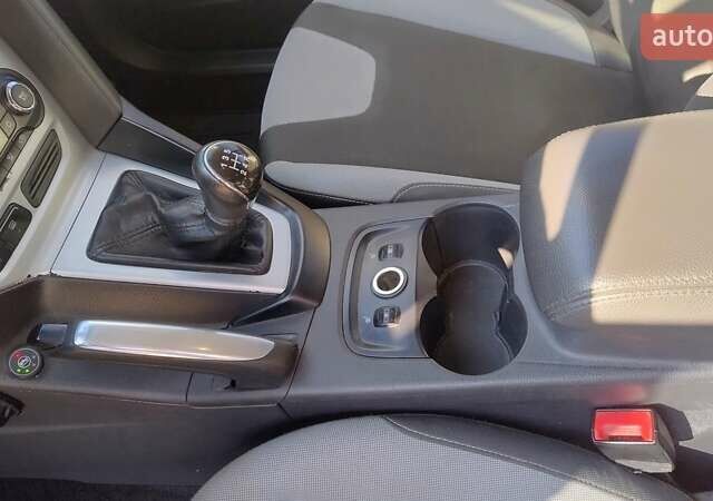 Серый Форд Фокус, объемом двигателя 1.6 л и пробегом 248 тыс. км за 6800 $, фото 12 на Automoto.ua