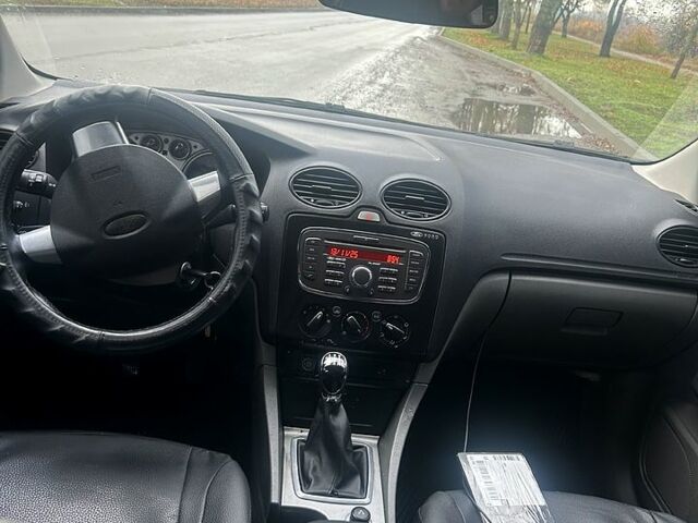 Серый Форд Фокус, объемом двигателя 1.6 л и пробегом 241 тыс. км за 5700 $, фото 10 на Automoto.ua