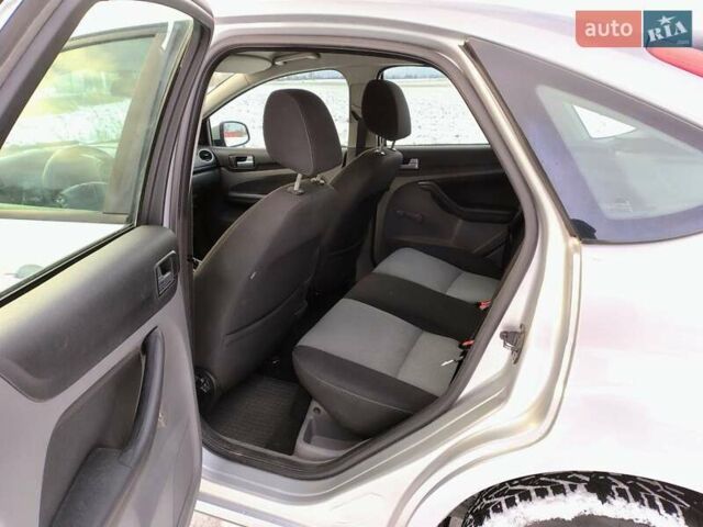 Серый Форд Фокус, объемом двигателя 1.6 л и пробегом 365 тыс. км за 5700 $, фото 18 на Automoto.ua