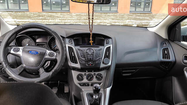 Серый Форд Фокус, объемом двигателя 1.6 л и пробегом 252 тыс. км за 7500 $, фото 6 на Automoto.ua