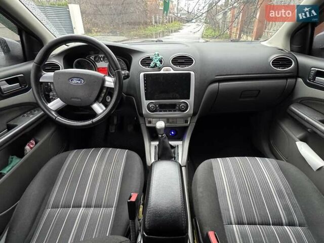 Серый Форд Фокус, объемом двигателя 1.56 л и пробегом 152 тыс. км за 8000 $, фото 1 на Automoto.ua