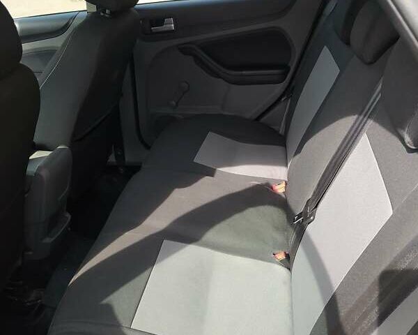 Сірий Форд Фокус, об'ємом двигуна 1.6 л та пробігом 92 тис. км за 6800 $, фото 24 на Automoto.ua