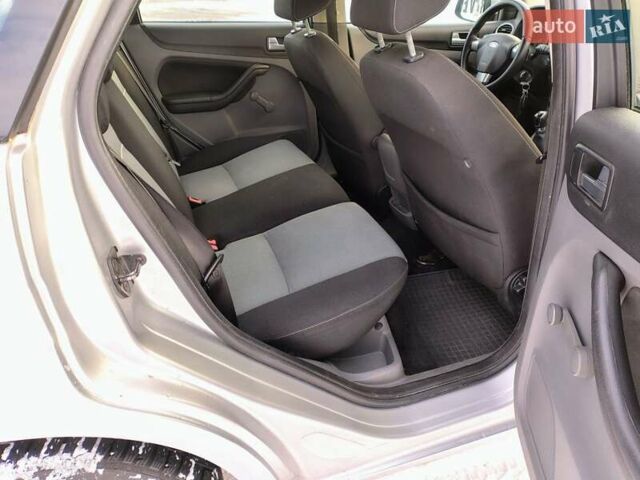 Серый Форд Фокус, объемом двигателя 1.6 л и пробегом 365 тыс. км за 5700 $, фото 21 на Automoto.ua